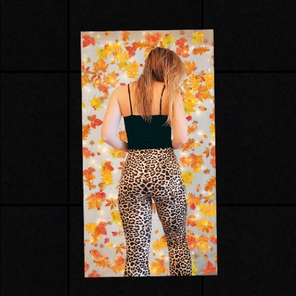 DONT BUY!!! NWOT Altar’d State leopard print pants - Picture 2 of 3